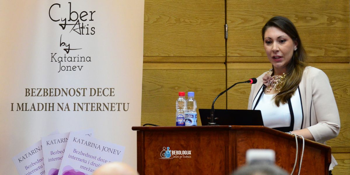 Roditelji, naučite decu kako da bezbedno koriste internet i društvene mreže